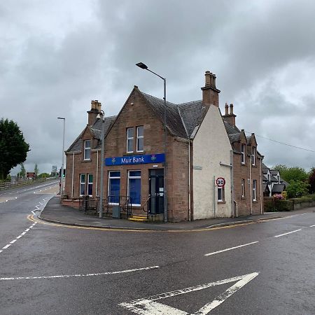 Muir Bank Hotel Muir of Ord Buitenkant foto