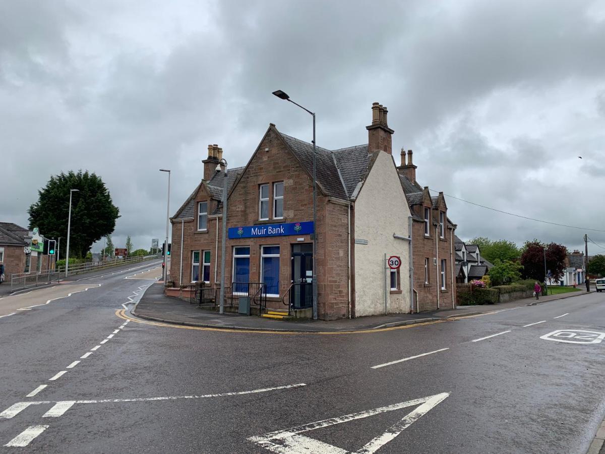 Muir Bank Hotel Muir of Ord Buitenkant foto