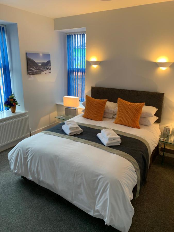 Muir Bank Hotel Muir of Ord Buitenkant foto