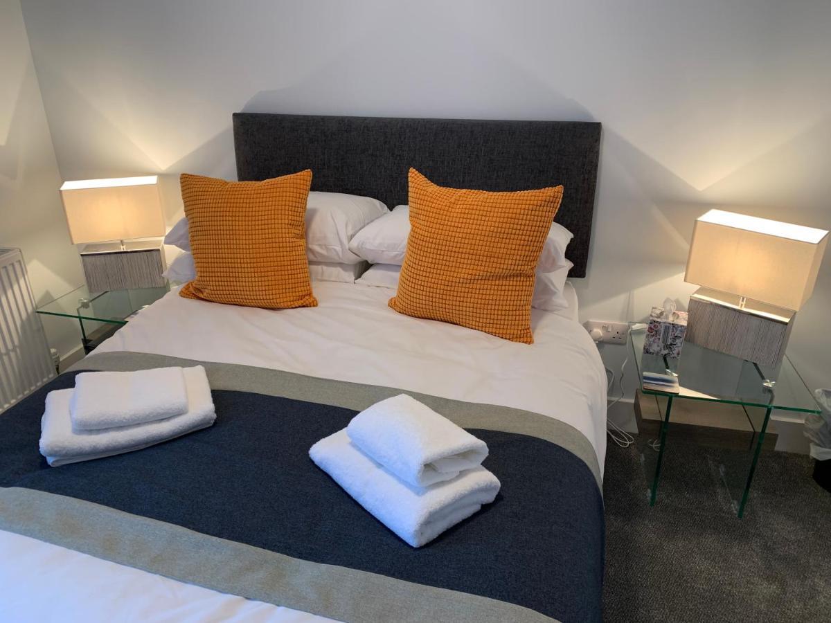 Muir Bank Hotel Muir of Ord Buitenkant foto