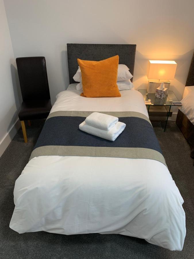 Muir Bank Hotel Muir of Ord Buitenkant foto