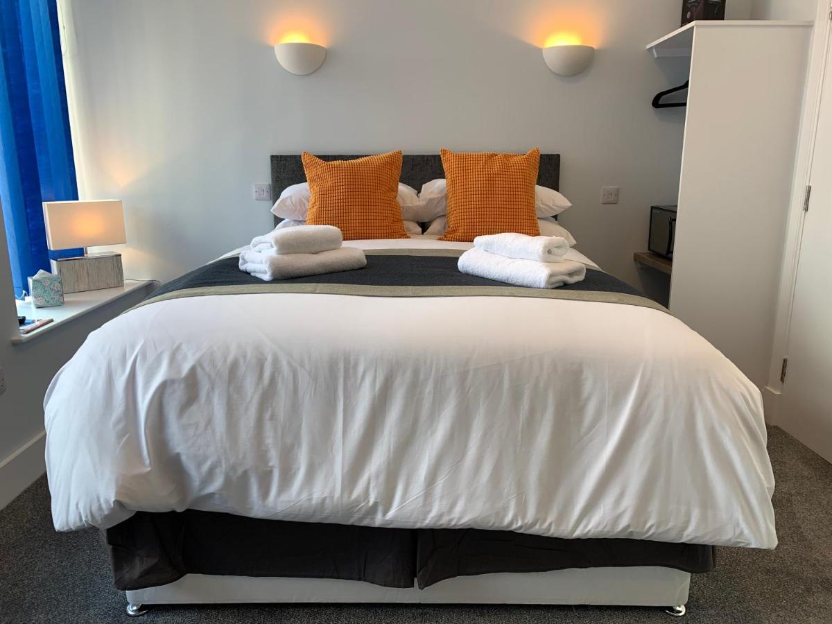 Muir Bank Hotel Muir of Ord Buitenkant foto